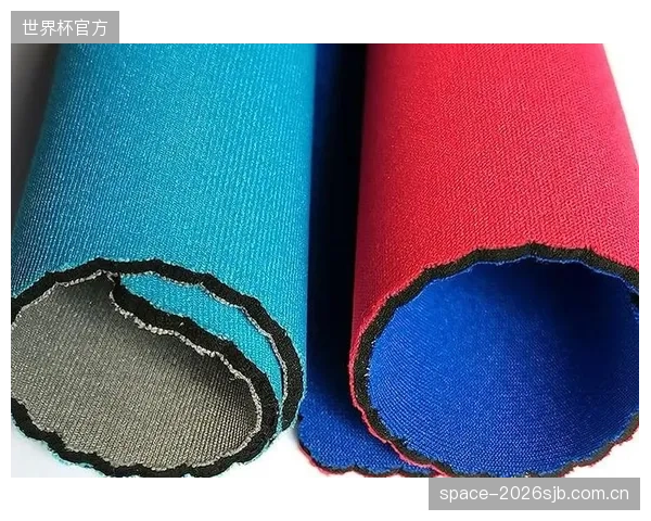 部分品牌宣传的“环保”氯丁橡胶，在涂层附着性和耐久性上表现不佳，导致剪切力性能提前劣化，存在“漂绿”嫌疑